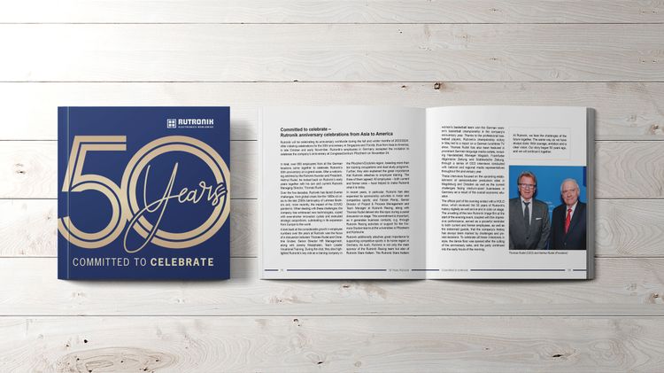 2_Mockup-Jubiläumsbuch.jpg